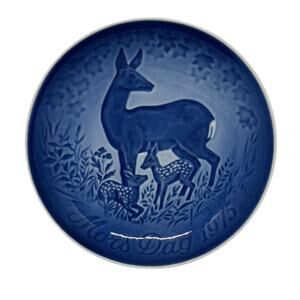 1975 Bing & Grondahl Mother’s Day Cobalt 6” Collectors Plate Doe & Two Fawns